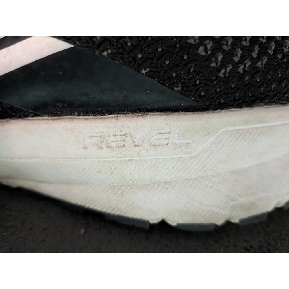Brooks revel running